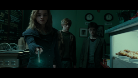 Гарри Поттер и Дары смерти: Часть 1 (2-х дисковое издание) [Blu-ray] / Harry Potter and the Deathly Hallows: Part 1 (2-Disc Edition)