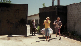 Дом вдребезги [Blu-ray] / House Broken