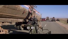 Безумный Макс 2: Воин дороги [Blu-ray] / Mad Max 2
