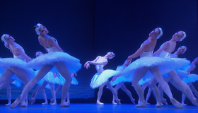Чайковский: "Лебединое Озеро" / Tchaikovsky: Swan Lake - Zurich Ballet (2009) (Blu-ray)