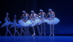 Чайковский: "Лебединое Озеро" / Tchaikovsky: Swan Lake - Zurich Ballet (2009) (Blu-ray)