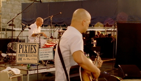 The Pixies: концерт на Newport Folk Festival / The Pixies: Acoustic & Electric Live (2005) (Blu-ray)