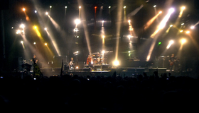 Die Toten Hosen - концерт в Берлине / Machmalauter: Die Toten Hosen - Live in Berlin (2009) (Blu-ray)