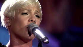 Пинк: концерт в Австралии в туре Funhouse / Pink: Funhouse Tour - Live In Australia (2009) (Blu-ray)