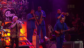 Chicago и Earth, Wind & Fire: концерт в Греческом театре / Chicago and Earth, Wind & Fire: Live at the Greek Theatre (2005) (Blu-ray)