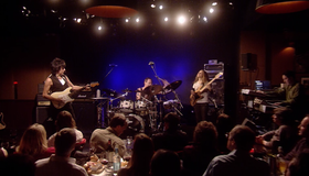 Джефф Бек: концерт в джаз-клубе Ронни Скотта / Jeff Beck: Live at Ronnie Scott's (2007) (Blu-ray)
