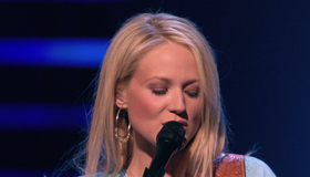 Джуэл: 2-дисковый концертный сборник / Jewel: The Essential Live Songbook (2008) (Blu-ray)