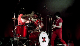 The White Stripes: тур по Канаде / The White Stripes: Under Great White Northern Lights (2009) (Blu-ray)