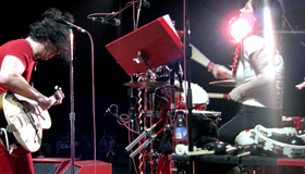 The White Stripes: тур по Канаде / The White Stripes: Under Great White Northern Lights (2009) (Blu-ray)
