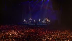 Toto: юбилейный концерт в Амстердаме / Toto: Live in Amsterdam - 25th Anniversary Edition (2003) (Blu-ray)
