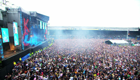 Kaiser Chiefs: наживо на стадионе "Элланд Роуд" / Kaiser Chiefs - Live At Elland Road (2008) (Blu-ray)