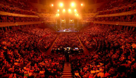 Клифф Ричард: концерт к 70-летию в Альберт-Холле / Cliff Richard: Bold as Brass - Live at the Royal Albert Hall (Blu-ray)