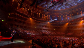 Клифф Ричард: концерт к 70-летию в Альберт-Холле / Cliff Richard: Bold as Brass - Live at the Royal Albert Hall (Blu-ray)