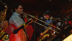 Dispatch: благотворительный концерт в Мэдисон-Сквер-Гарден / Dispatch: Zimbabwe, Live at Madison Square Garden (2007) (Blu-ray)