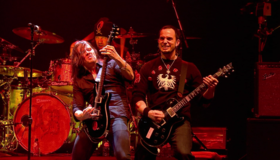 Alter Bridge: концерт в Амстердаме / Alter Bridge: Live from Amsterdam (Blu-ray)