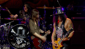 Слэш и Майлз Кеннеди: концерт в Victoria Hall Сток-он-Трента / Slash feat. Myles Kennedy: Live / Made In Stoke (2011) (Blu-ray)