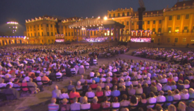 Андре Рье: концерт во дворце Шенбрунн / Andre Rieu - Live At Schonbrunn, Vienna (2006) (Blu-ray)