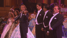 Андре Рье: концерт во дворце Шенбрунн / Andre Rieu - Live At Schonbrunn, Vienna (2006) (Blu-ray)