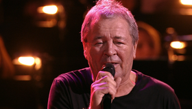 Иэн Гиллан, Дон Эйри и оркестр: наживо в Москве / Ian Gillan with the Don Airey Band and Orchestra: Contractual Obligation #1 - Live in Moscow (Blu-ray)